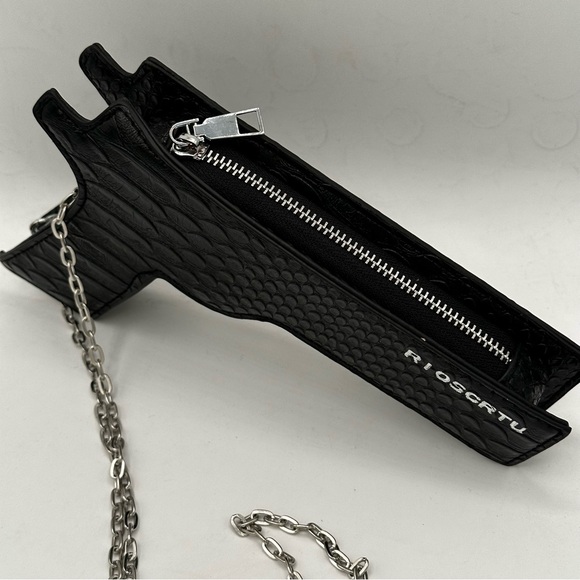Pistol shaped Crossbody purse - Picture 3 of 8